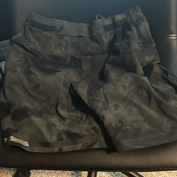 Lululemon shorts 7” - Picture 2 of 3